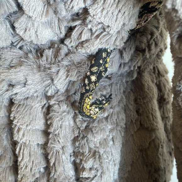 Soft Grey sweater jacket w Embroidery - Picture 8 of 10